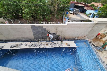 Quy trình chống thấm hồ bơi mini trong thiết kế nhà vườn