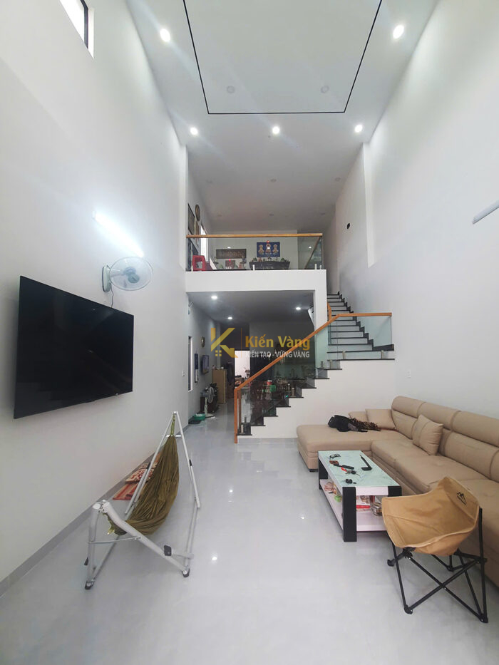 nhà đúc giả 1 trệt 1 lầu