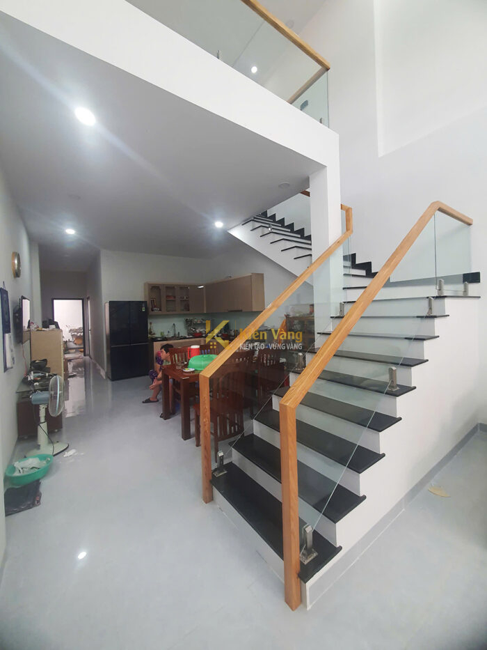 nhà đúc giả 1 trệt 1 lầu